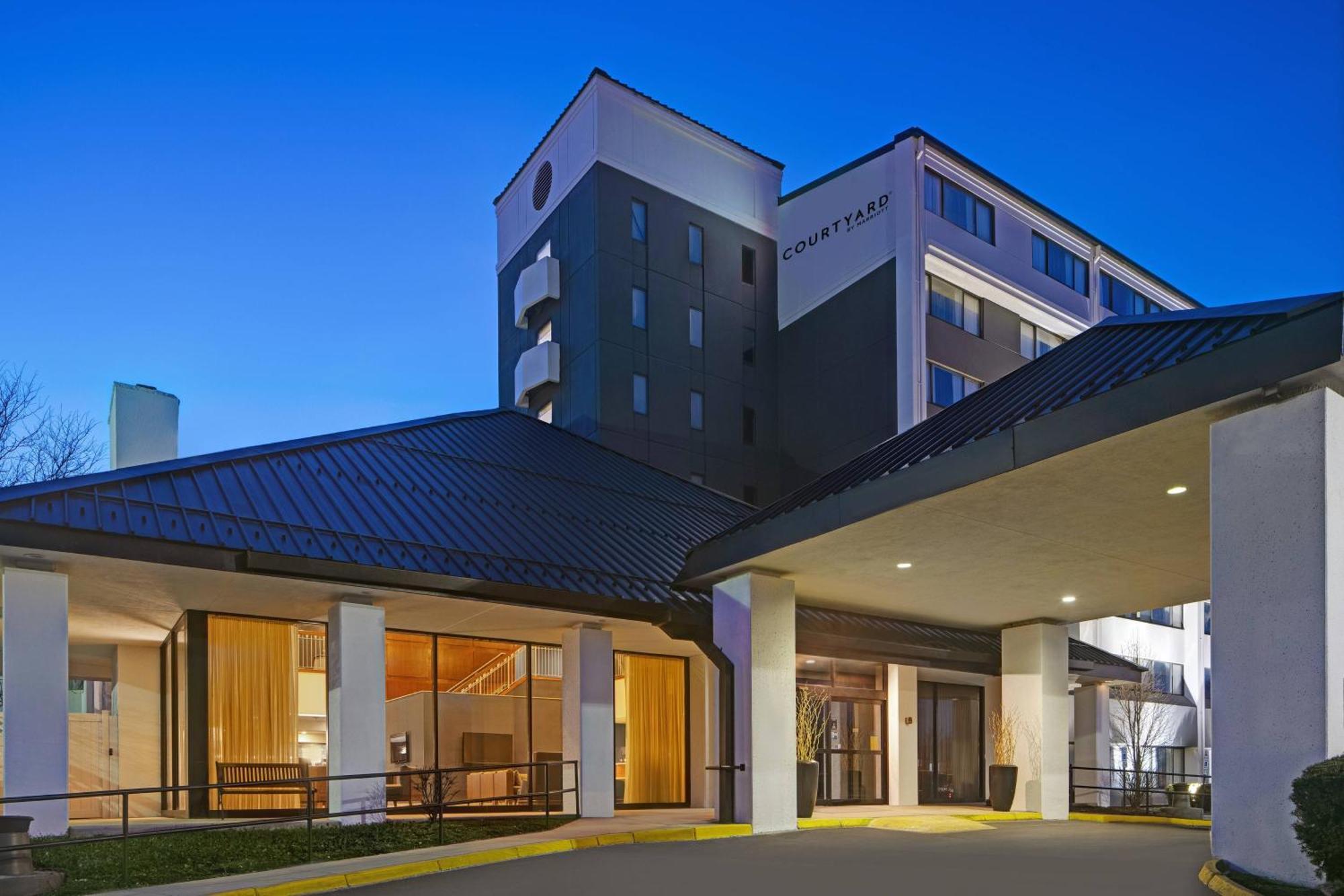 Courtyard Chicago Elmhurst/Oakbrook Area Bagian luar foto