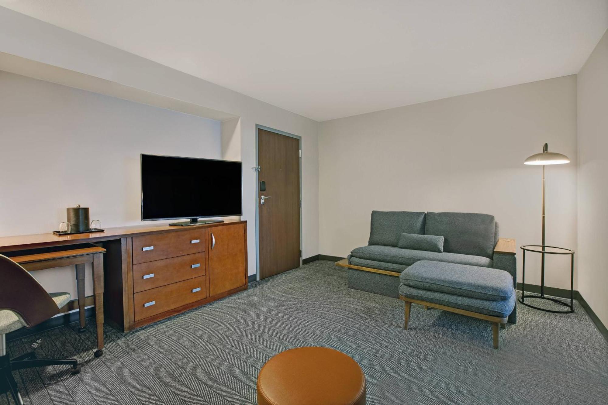 Courtyard Chicago Elmhurst/Oakbrook Area Bagian luar foto